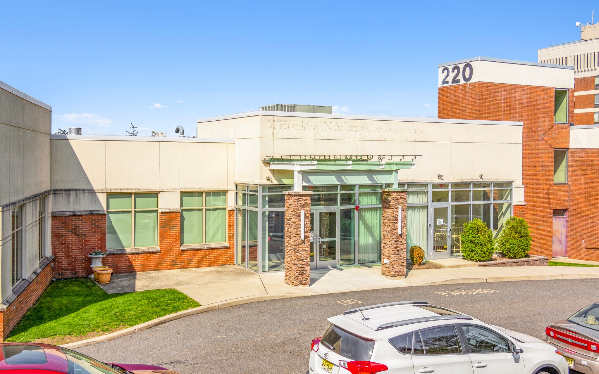 220 Hamburg Tpke, Wayne, NJ à vendre Photo du bâtiment- Image 1 de 13