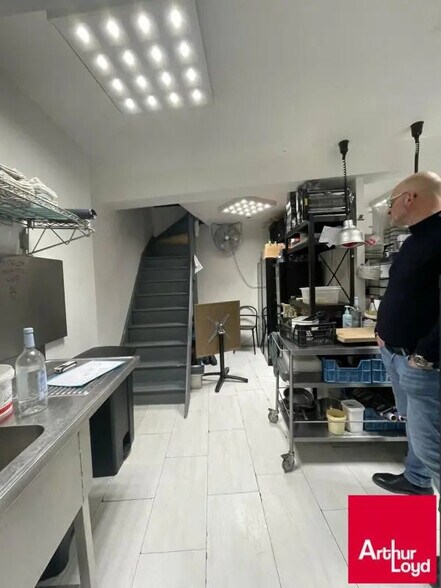 Commerce de détail dans Reims à louer - Photo du bâtiment - Image 2 de 7