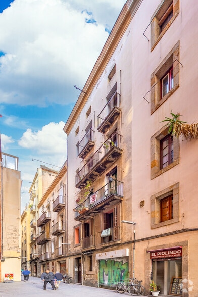 Carrer de Freixures, 8, Barcelona, Barcelona for lease - Primary Photo - Image 1 of 1