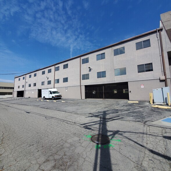 1405 N San Fernando Blvd, Burbank, CA à louer - Photo du bâtiment - Image 2 de 9