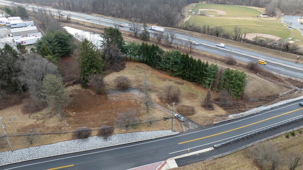 301 Park Rd, Downingtown, PA à vendre - Photo du bâtiment - Image 2 de 4