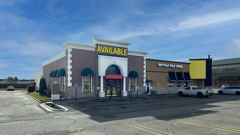 37643-37651 6 Mile Rd, Livonia, MI for lease - Building Photo - Image 1 of 7