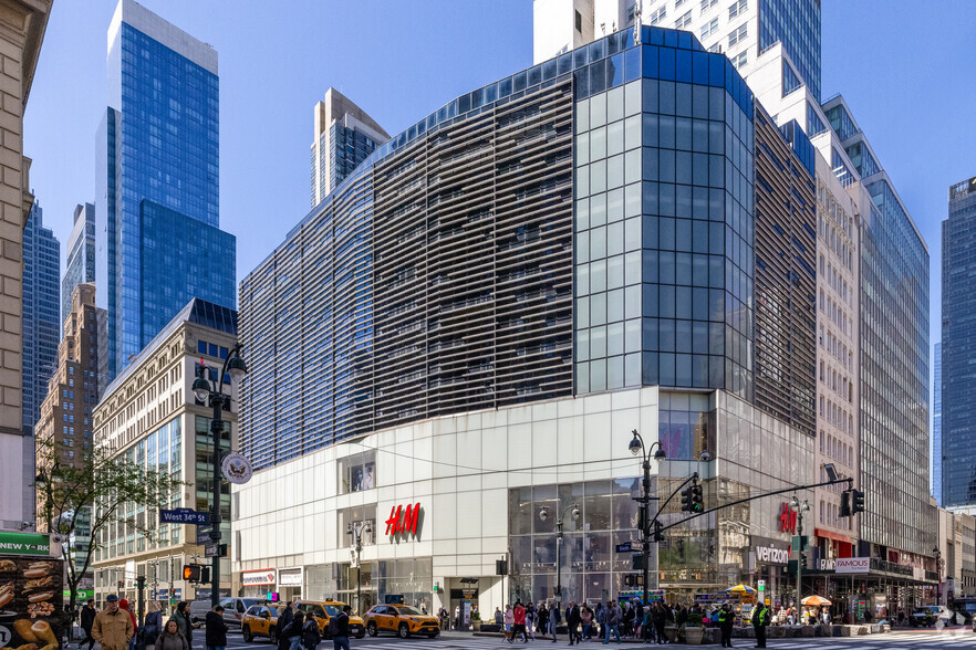 1 Herald Sq, New York, NY à louer - Photo du bâtiment - Image 2 de 6