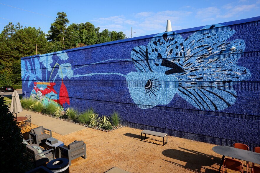 4222 Emperor Blvd, Durham, NC à louer - Photo du bâtiment - Image 2 de 5