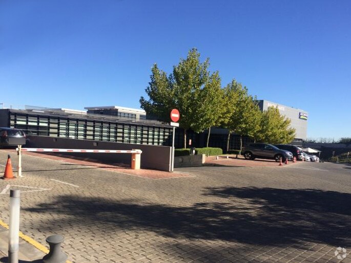 Avenida de Fuencarral, 44, Alcobendas, Madrid à louer - Photo du bâtiment - Image 2 de 7