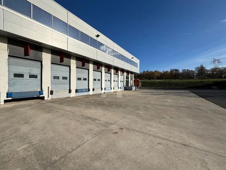 Industriel dans Les Ulis à louer - Photo du bâtiment - Image 2 de 12