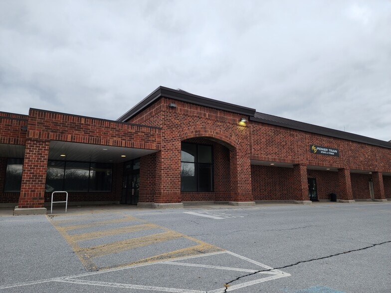 4400-4450 Oakhurst Blvd, Harrisburg, PA for lease - Building Photo - Image 3 of 8