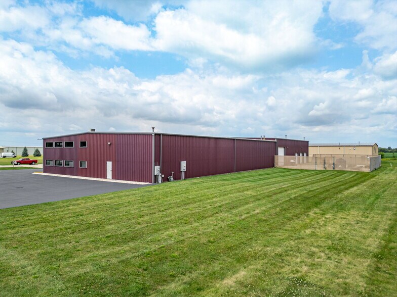 525 Chippewa Rd, Harvard, IL for sale - Building Photo - Image 2 of 5