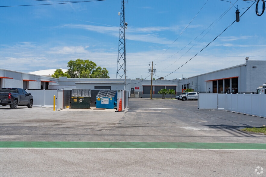 4128 NW 10th Ave, Oakland Park, FL for lease - Building Photo - Image 2 of 3