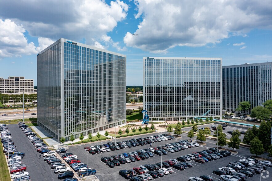 8770 W Bryn Mawr Ave, Chicago, IL à louer - Photo du bâtiment - Image 1 de 5