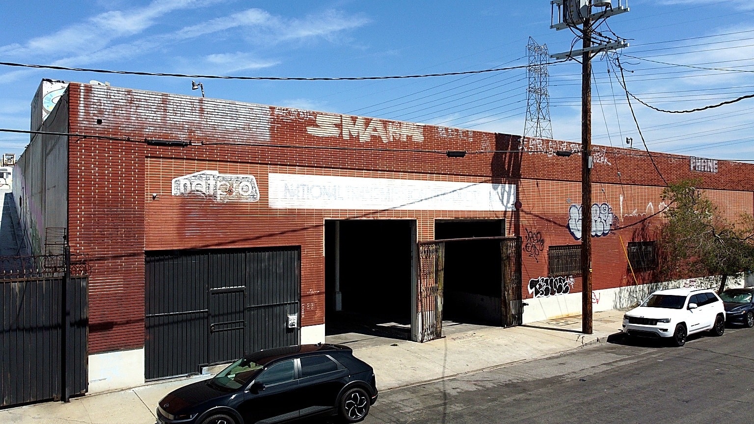 2463 E 8th St, Los Angeles, CA for lease Interior Photo- Image 1 of 8