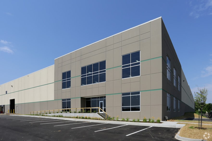 548 Cedar Grove Rd, Shepherdsville, KY for lease - Building Photo - Image 2 of 10