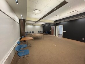 100 Lincoln Sq, Urbana, IL for lease Interior Photo- Image 2 of 7