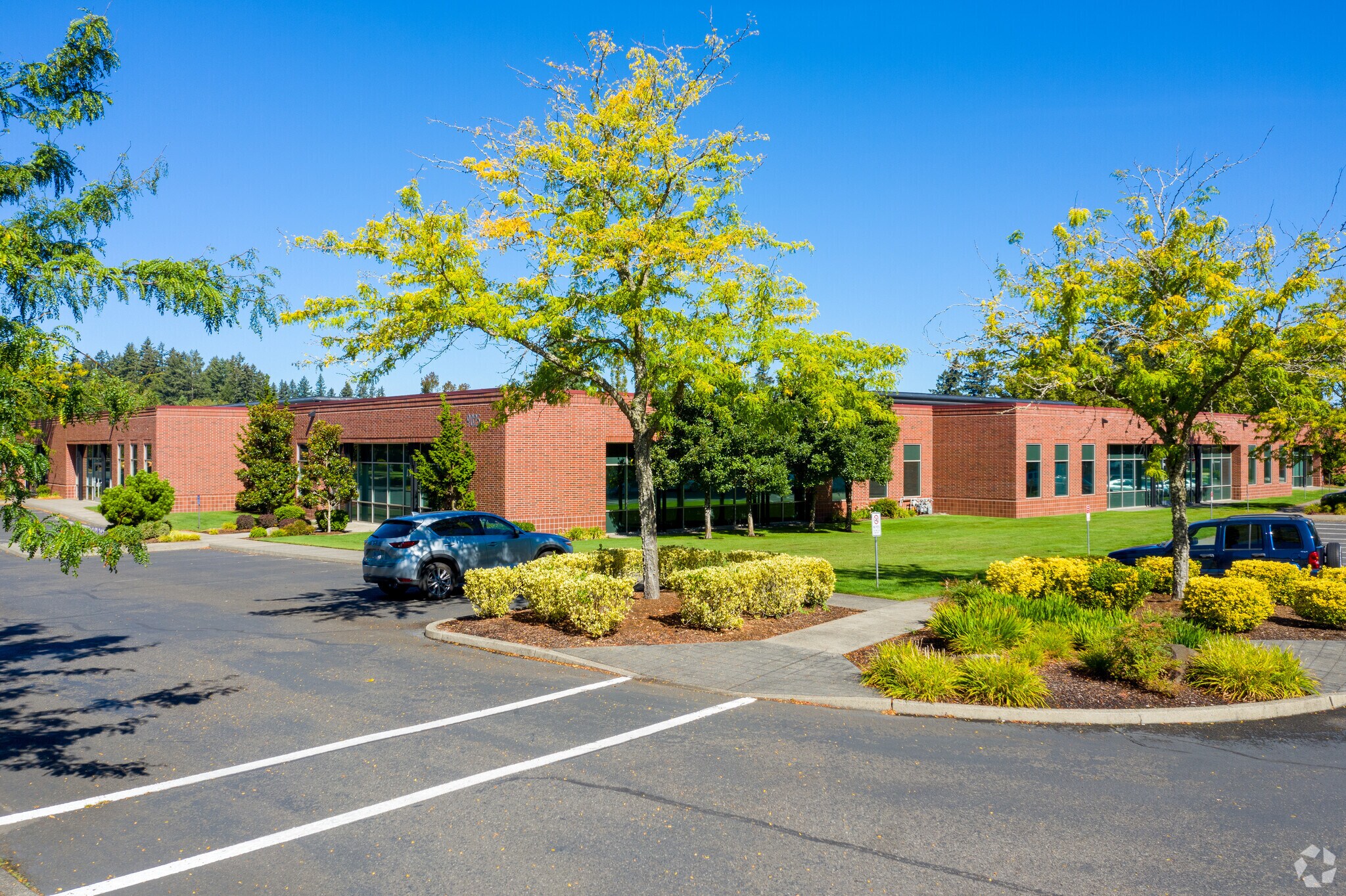 9025 NE Von Neumann Dr, Beaverton, OR for sale Primary Photo- Image 1 of 4