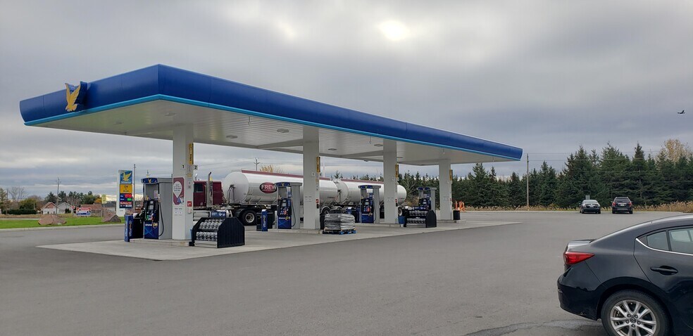 1725 County Road 4, L'orignal, ON à vendre - Photo du bâtiment - Image 2 de 6