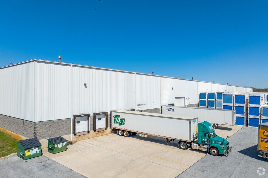 1011 Aip Dr, Middletown, PA for lease - Building Photo - Image 1 of 5