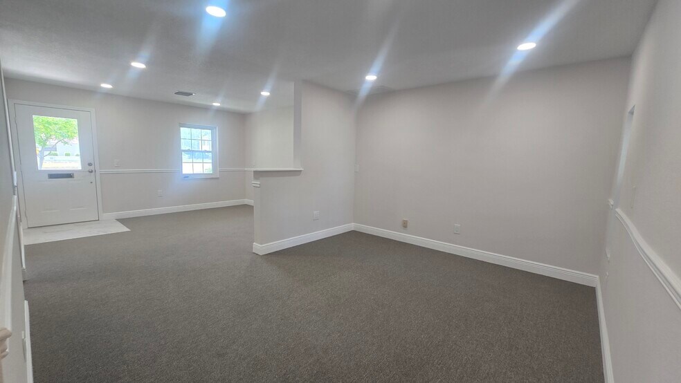 2300 W Bay Dr, Largo, FL à louer - Photo intérieure - Image 3 de 10