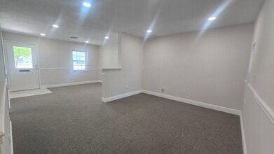 2300 W Bay Dr, Largo, FL à vendre Photo intérieure- Image 2 de 9