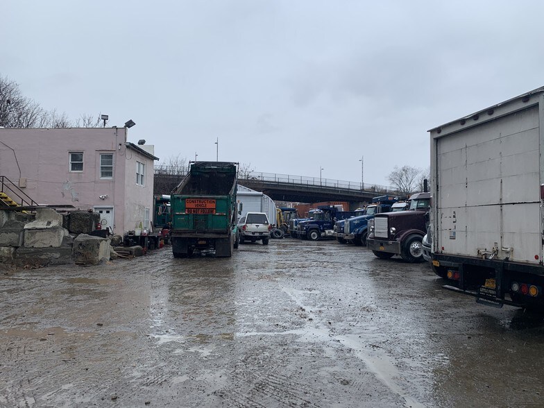 63 E 1st St, Mount Vernon, NY à louer - Photo principale - Image 1 de 7