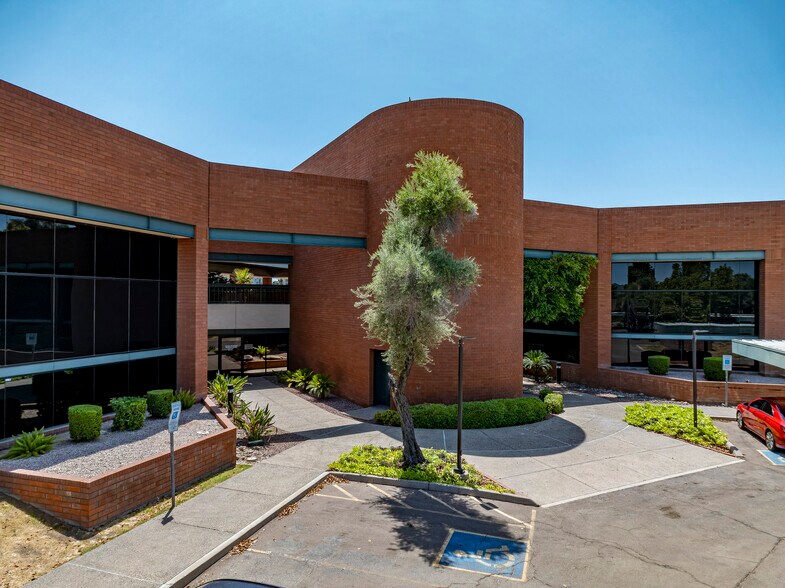 9201 N 25th Ave, Phoenix, AZ à louer - Photo du bâtiment - Image 2 de 5