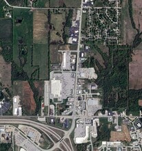 2007-2061 N Commercial St, Harrisonville, MO à louer Carte- Image 2 de 5