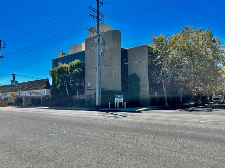 12520 Magnolia Blvd, Valley Village, CA for lease - Building Photo - Image 1 of 1