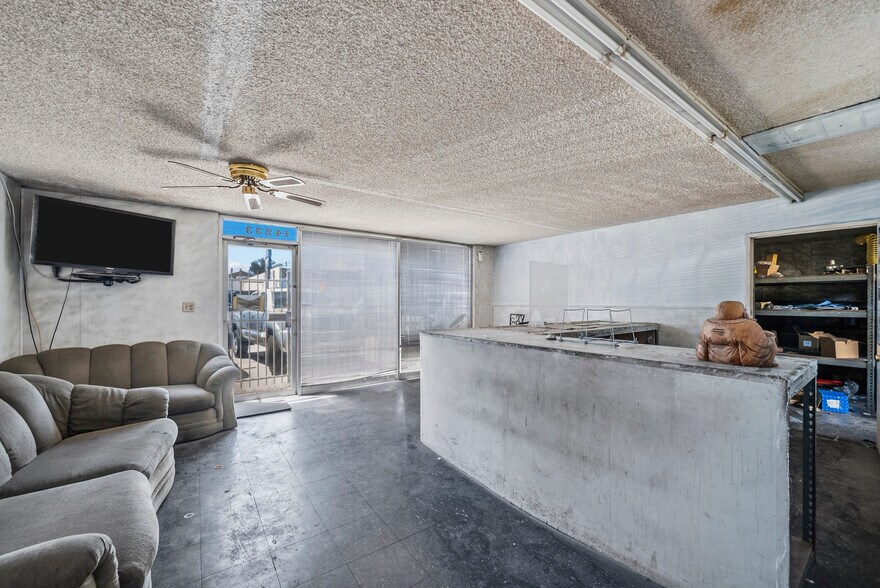 14233 Oxnard St, Van Nuys, CA à louer - Photo du bâtiment - Image 3 de 16
