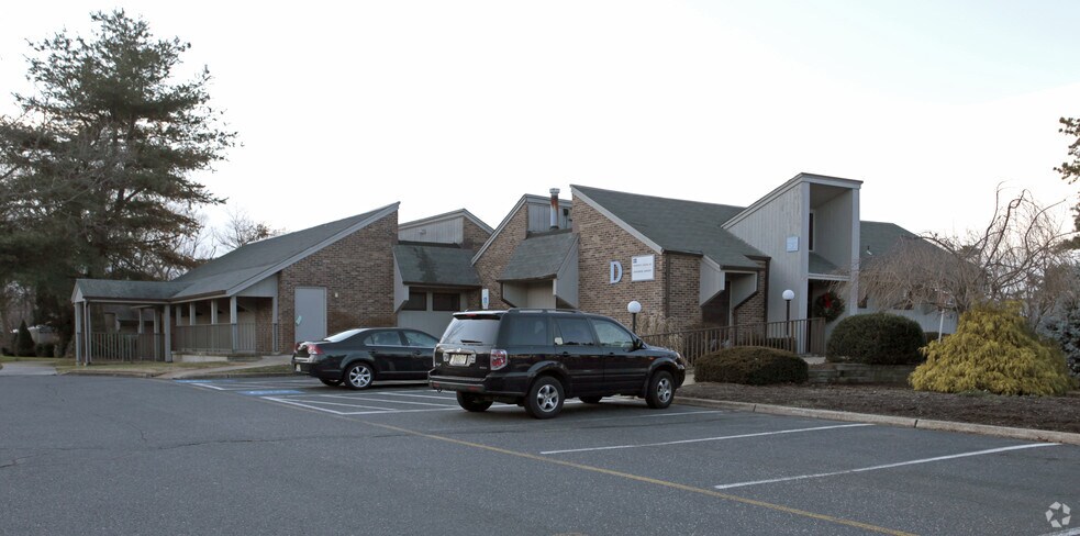210-216 Jack Martin Blvd, Brick, NJ à louer - Photo du bâtiment - Image 2 de 3