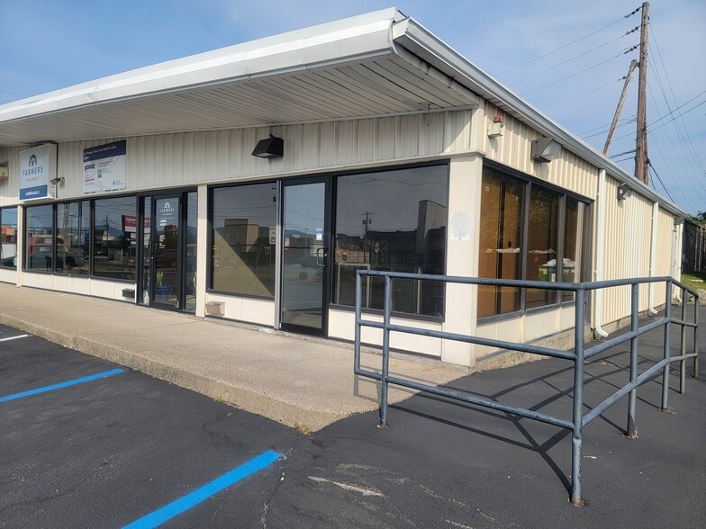 1104 Ulster Ave, Kingston, NY for lease - Building Photo - Image 1 of 2