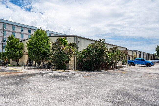 More details for 4455 Ulmerton Rd, Clearwater, FL - Office, Industrial for Lease