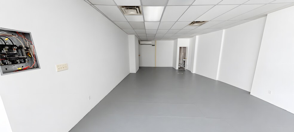 681 Broadway, Brooklyn, NY à louer - Photo du bâtiment - Image 3 de 8