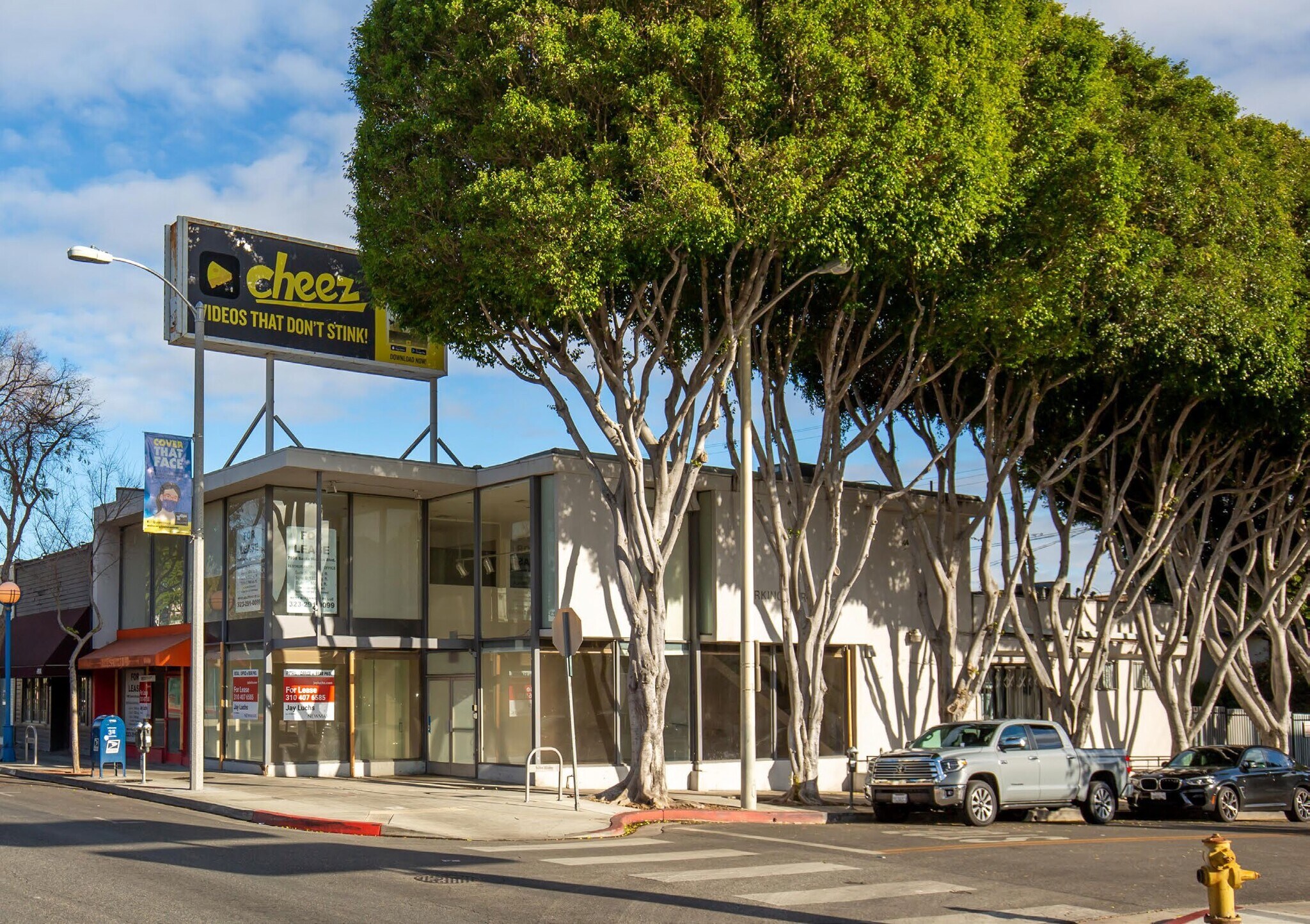 7998 Santa Monica Blvd, West Hollywood, CA à louer Photo principale- Image 1 de 5