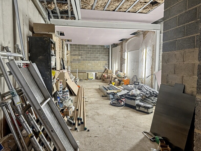 10 The Broadway, Woodford Green for lease - Building Photo - Image 2 of 6