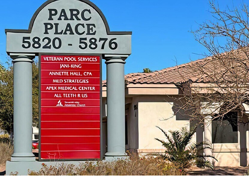 5852 S Pecos Rd, Las Vegas, NV à vendre - Photo du bâtiment - Image 2 de 9