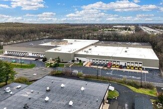 Plus de détails pour 8 Queen Anne Ct, Langhorne, PA - Industriel à vendre