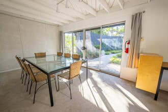 5761 W Adams Blvd, Los Angeles, CA à louer Photo intérieure- Image 1 de 9