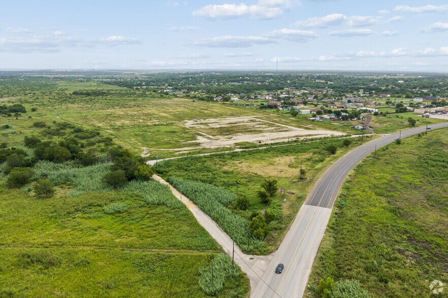 16118 FM 812 Rd, Del Valle, TX à vendre - Photo du bâtiment - Image 2 de 11