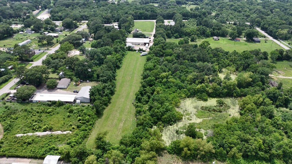 27930 Calvert Rd, Tomball, TX à vendre - Photo du bâtiment - Image 2 de 3