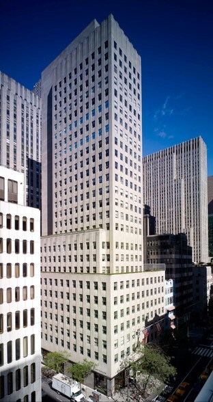 600 Fifth Ave, New York, NY à louer - Photo du bâtiment - Image 2 de 12