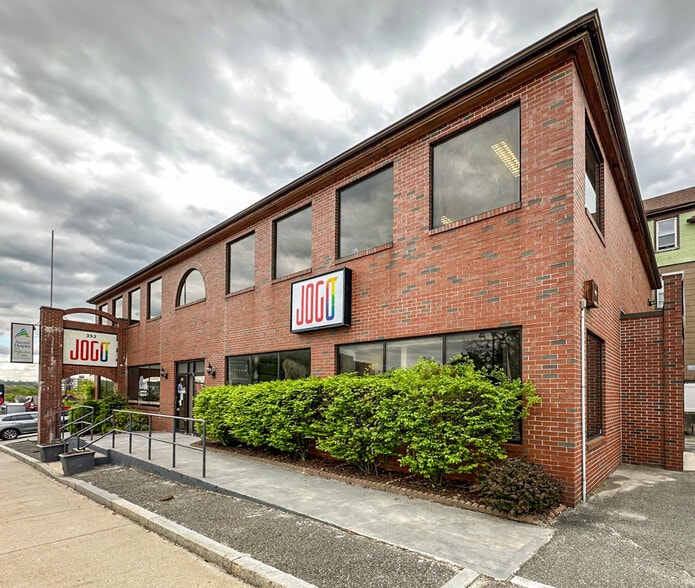 352 Belmont St, Worcester, MA for lease - Building Photo - Image 1 of 24