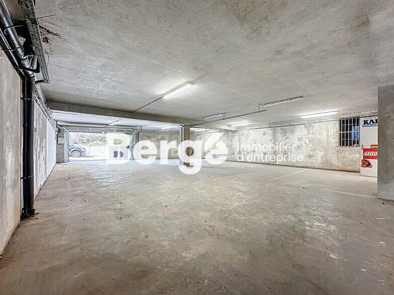 Industrial in Antibes for sale - Interior Photo - Image 3 of 7