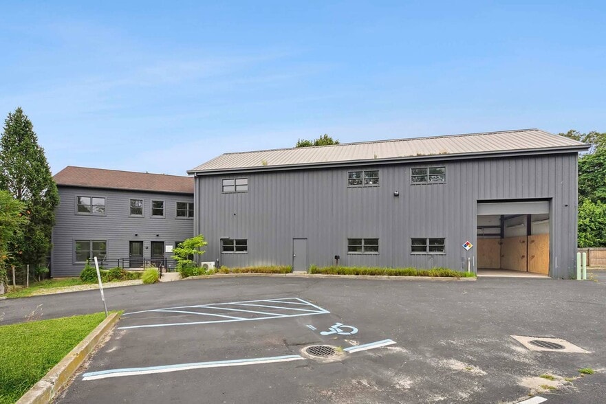 468 County Rd 39, Southampton, NY for lease - Building Photo - Image 3 of 21