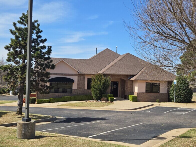 9617 S Pennsylvania Ave, Oklahoma City, OK for lease - Building Photo - Image 2 of 2