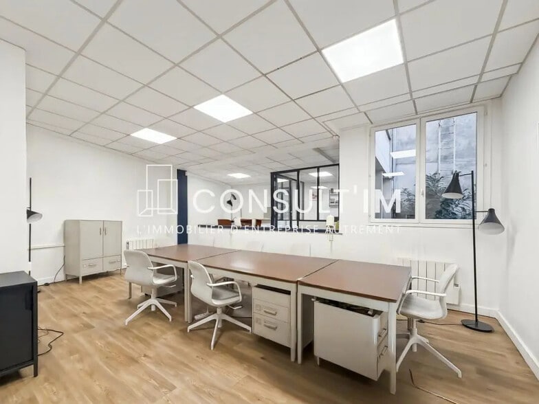 Boulevard Des Batignolles, Paris for lease - Building Photo - Image 3 of 6