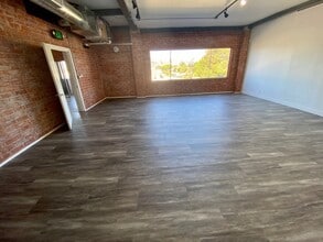 7451-7465 Beverly Blvd, Los Angeles, CA à louer Photo intérieure- Image 2 de 5