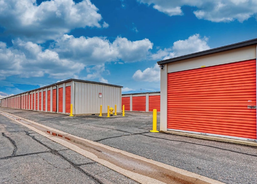 Nest Self Storage Colorado portfolio of 2 properties for sale on LoopNet.ca - Building Photo - Image 2 of 3