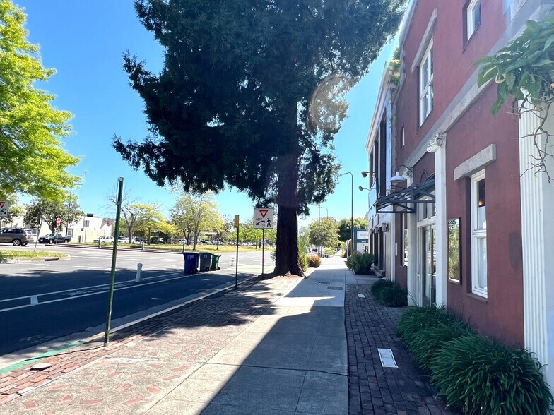 2748 Adeline St, Berkeley, CA à louer - Photo du bâtiment - Image 2 de 4
