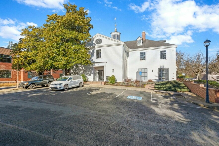 600 A Ave, Lake Oswego, OR for lease - Building Photo - Image 2 of 11