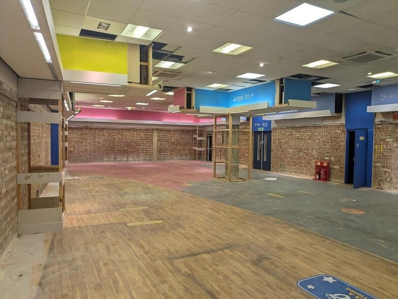 14-14A High St, Haslemere for lease - Building Photo - Image 3 of 7