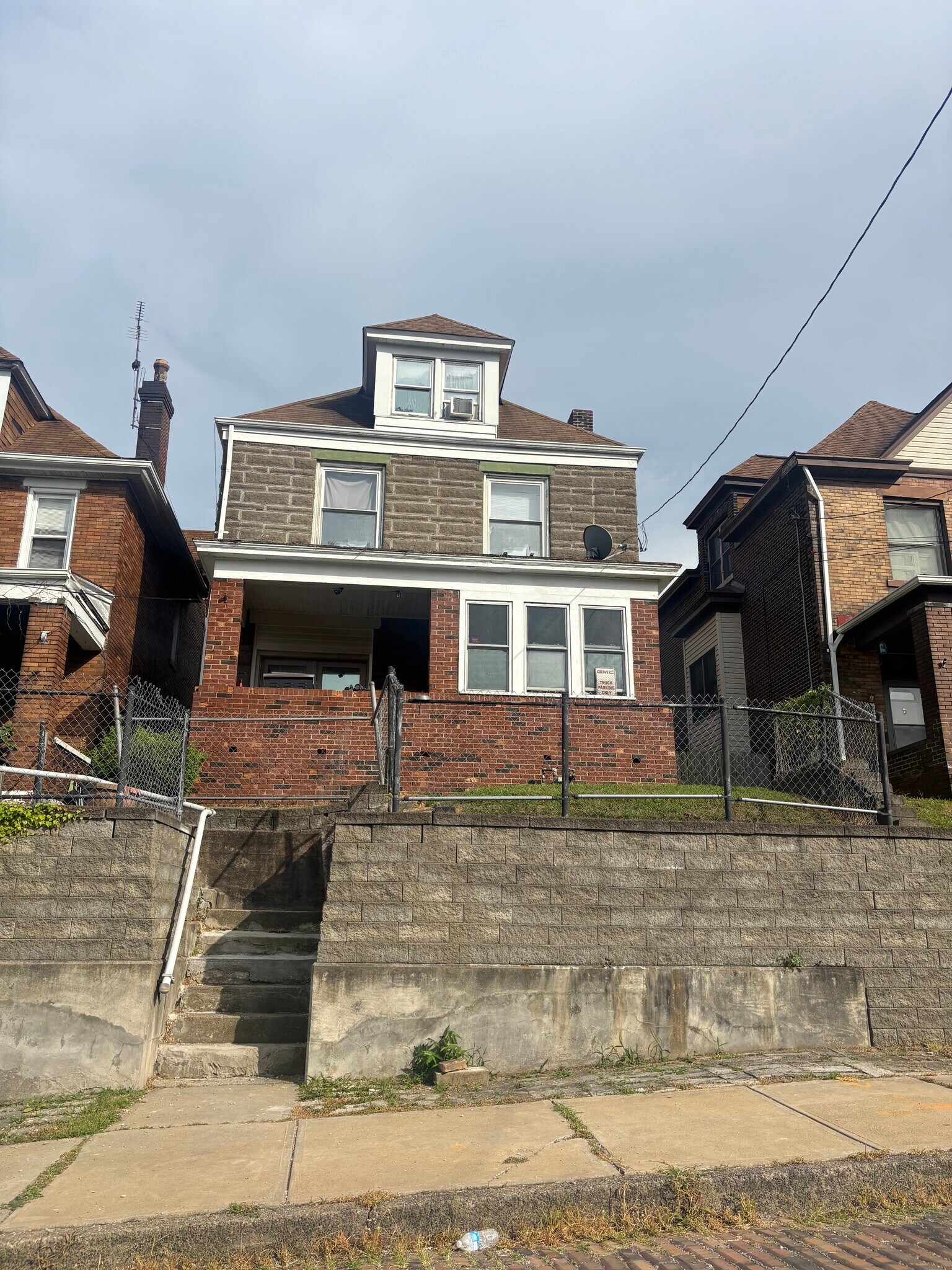 1019 Lincoln Ave, Duquesne, PA for sale Primary Photo- Image 1 of 2